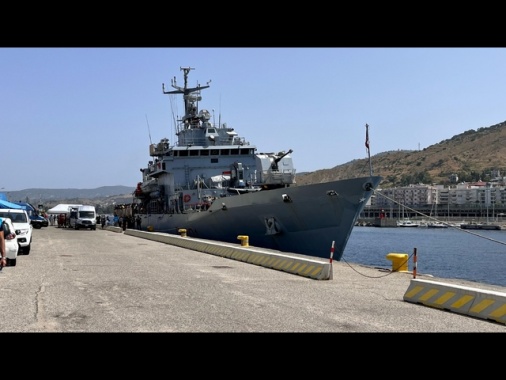 Nave Marina pronta a trasferire migranti in Albania