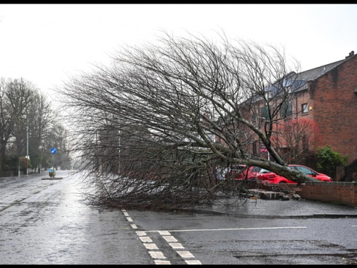 Tempesta Eowyn su Irlanda e Regno Unito, vaste zone senza luce