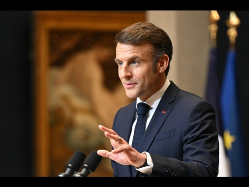 Macron, 'l'Ue sui dazi dovrà farsi rispettare e reagire'