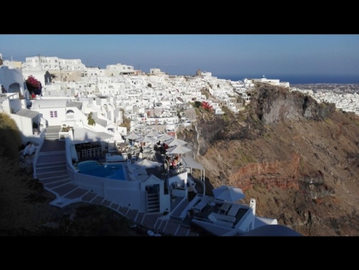 Sciame sismico a Santorini, scuole chiuse fino a venerdì