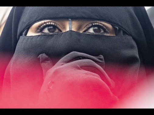 Valditara, su niqab ha ragione garante e serve una legge