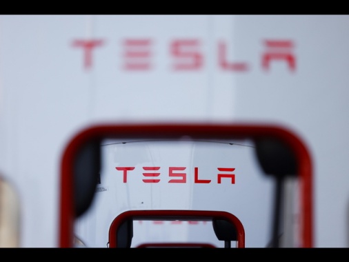 Le vendite di Tesla calano dell'11,5% in Cina, pesa concorrenza