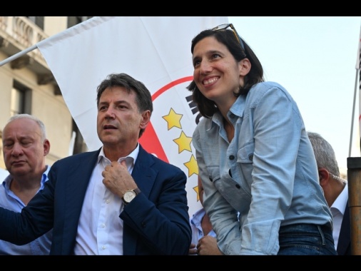 Schlein a Conte, in piazza contro il governo? Lavoriamoci