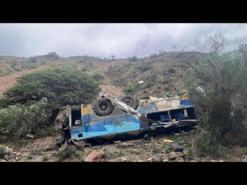 Autobus si ribalta in Bolivia, almeno 31 morti e 15 feriti