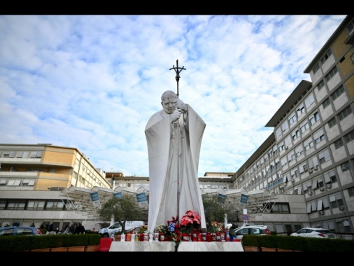 Il Papa, domani l'Angelus diffuso solo in forma scritta