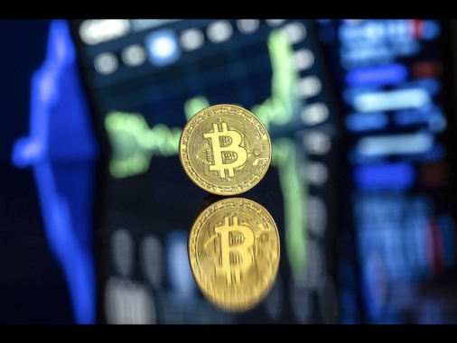 Il Bitcoin scende sotto 90.000 dollari, ai minimi da 3 mesi