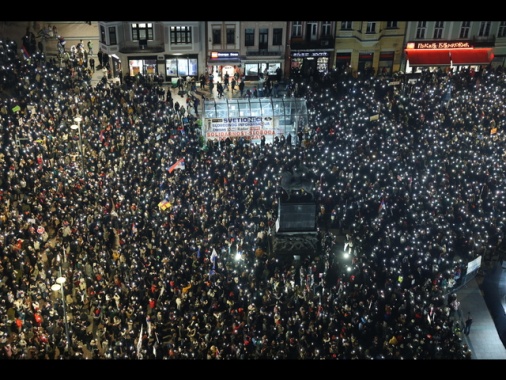 Serbia, conclusa nella notte grande protesta a Nis