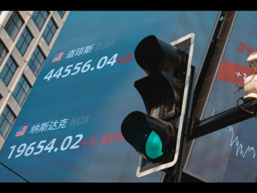 Borsa: Shanghai apre a -0,50%, Shenzhen a -0,84%