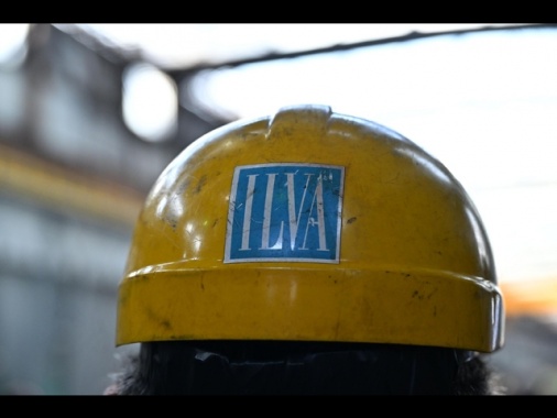 Urso, 'valutiamo una partecipazione di minoranza in ex Ilva'