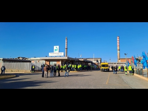 Prosegue protesta a Portovesme, si fermano forni acciaieria