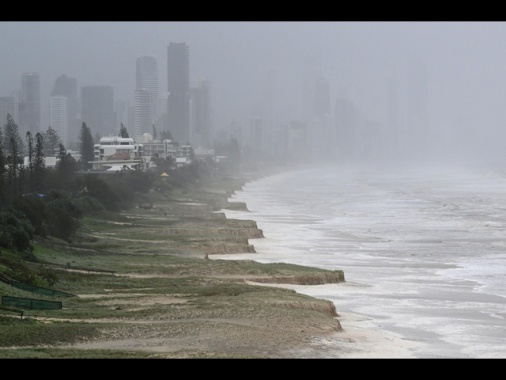 Australia, un morto e migliaia senza elettricità per il maltempo