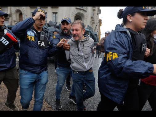 Proteste contro Milei, manifestanti denunciati per 'sedizione'