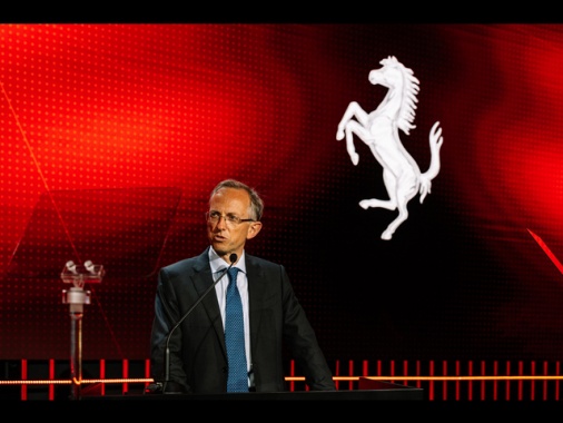 Ferrari crolla in Borsa (-11,6%) e brucia 9 miliardi