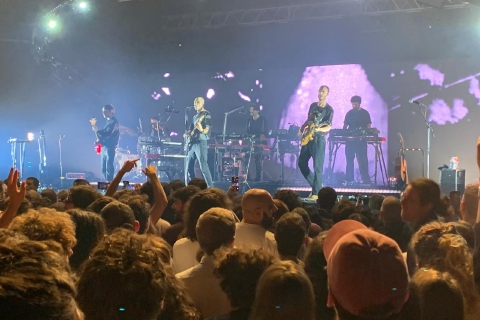 «La felicità è stupida e patetica»: musica contro i luoghi comuni