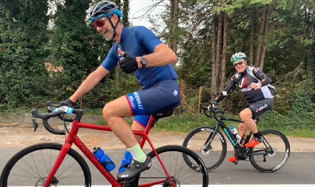 Valerio De Molli, in allenamento in bicicletta, lancia appello per il rilancio del nostro territorio attraverso lo sport. Lui sarà tedoforo alle Olimpiadi e porterà la fiaccola per dimostrare che i Cinque Cerchi possono essere un grande volano di crescita