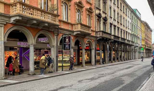 Malore in centro: soccorso in libreria