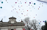 Novecento palloncini nel cielo sopra Varese