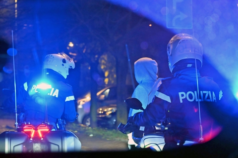 Ladri all’ora del tè con nonna e nipotini in casa