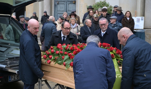 L’ultimo abbraccio di Varese a Macchione