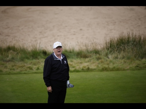 'Trump ha convocato i consiglieri di sicurezza al golf club per parlare di Iran'