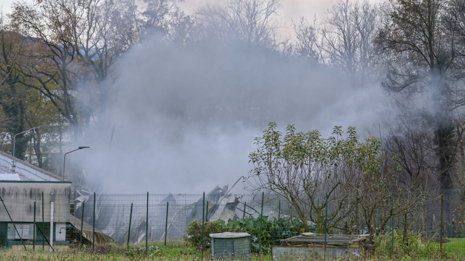GROPPELLO INCENDIO NEL DEPOSITO MATERIALE DELLA DITTA ROVERPLASTIC