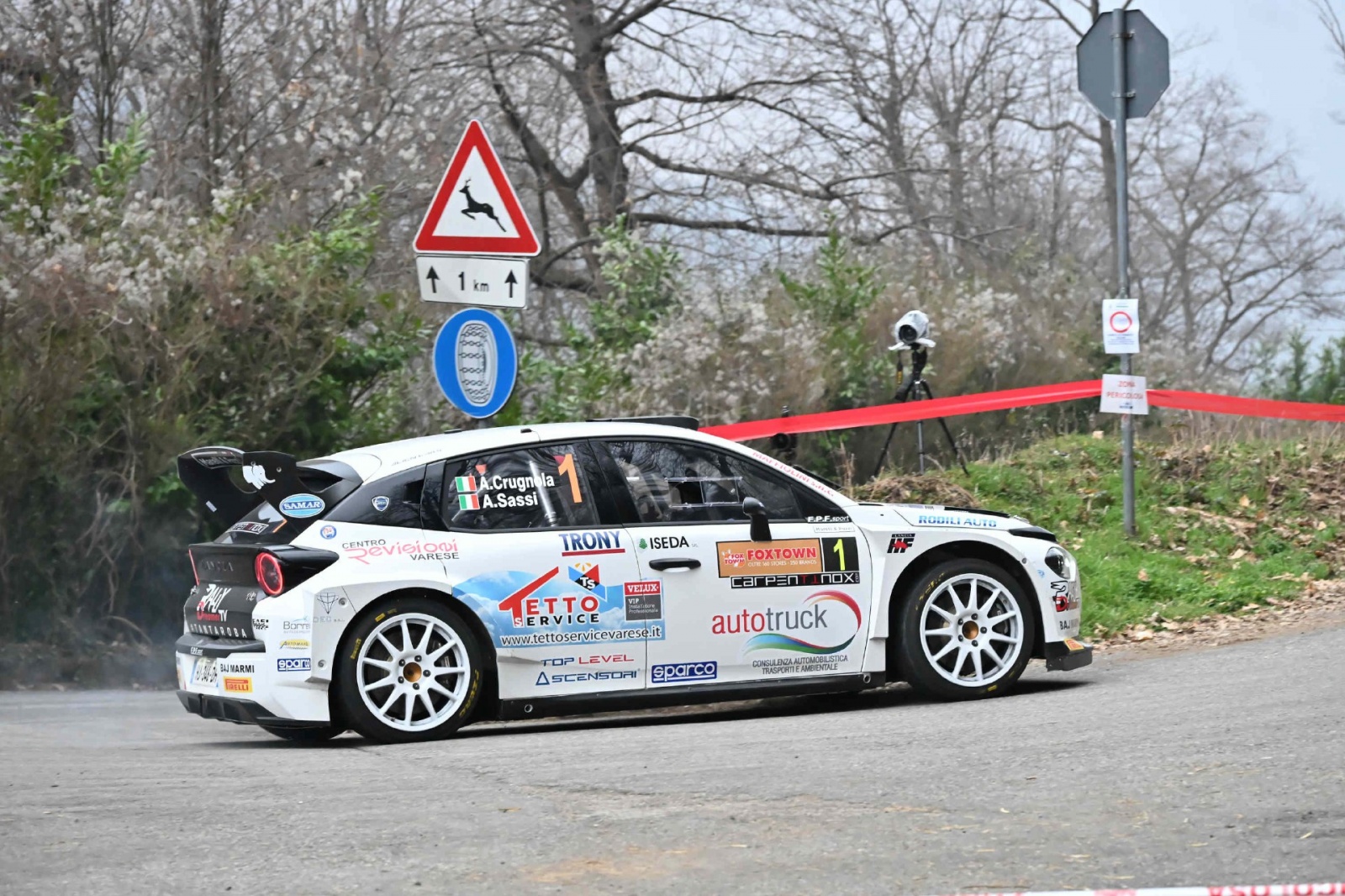 VALGANNA. 34� RALLY DEI LAGHI, PS 6 GANNA-BOAREZZO-GHIRLA NELLA FOTO AUTO 1 CRUGNOLA SASSI