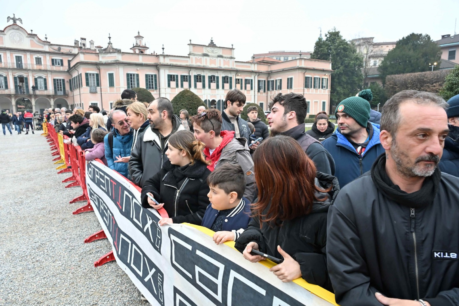 VARESE. 34� RALLY DEI LAGHI. ARRIVI E PREMIAZIONI AI GIARDINI ESTENSI NELLA FOTO PUBBLICO