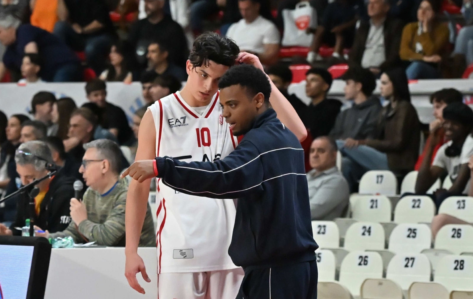 VARESE. BASKET. FINALE E PREMIAZIONI TORNEO GIOVANI LEGGENDE MEMORIAL SANDRO GALLEANI NELLA FOTO FINALE U14 TEAM OHIO-OLIMPIA MILANO