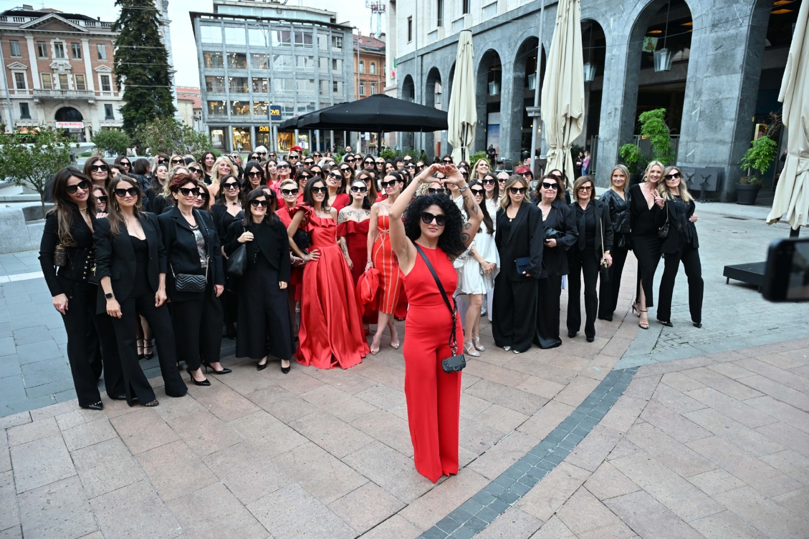 VARESE. EVENTO BENEFICO C.A.O.S. ORGANIZZATO DA ANNA DEL BAR RISTORANTE BASILICO PER LA PROIEZIONE DE ÒIL DIAVOLO VESTE PRADA 2Ó CON ADELE PATRINI, PROF.SSA FRANCESCA ROVERA E EMANUELE MONTI AL MIV, MULTISALA VARESE