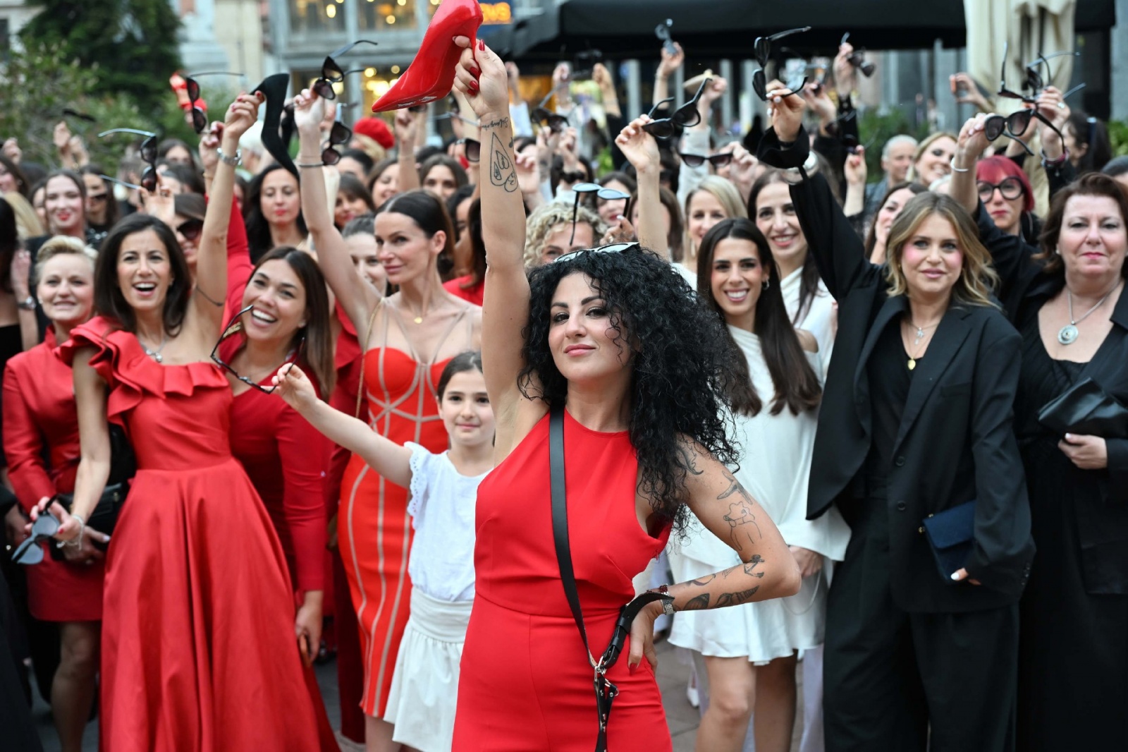 VARESE. EVENTO BENEFICO C.A.O.S. ORGANIZZATO DA ANNA DEL BAR RISTORANTE BASILICO PER LA PROIEZIONE DE ÒIL DIAVOLO VESTE PRADA 2Ó CON ADELE PATRINI, PROF.SSA FRANCESCA ROVERA E EMANUELE MONTI AL MIV, MULTISALA VARESE