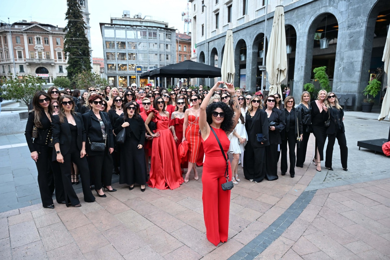 VARESE. EVENTO BENEFICO C.A.O.S. ORGANIZZATO DA ANNA DEL BAR RISTORANTE BASILICO PER LA PROIEZIONE DE ÒIL DIAVOLO VESTE PRADA 2Ó CON ADELE PATRINI, PROF.SSA FRANCESCA ROVERA E EMANUELE MONTI AL MIV, MULTISALA VARESE