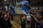 VARESE. FESTEGGIAMENTI TIFOSI INTER IN PIAZZA MONTE GRAPPA