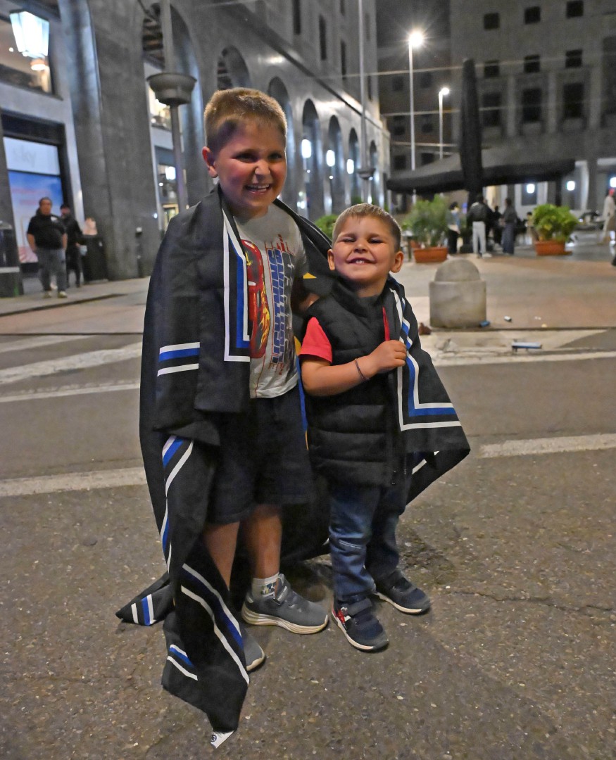 VARESE. FESTEGGIAMENTI TIFOSI INTER IN PIAZZA MONTE GRAPPA