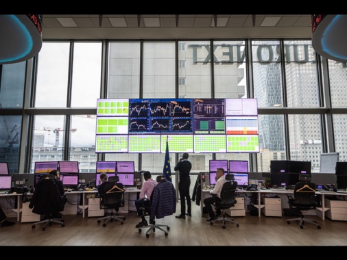 Borsa: l'Europa timida attende Wall Street, Milano +0,3%