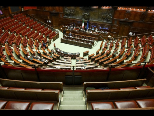 Applausi in Aula Camera per Fitto. FdI, vittoria per l'Italia
