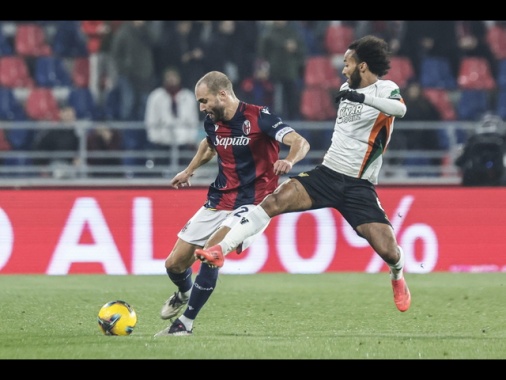 Ndoye e Orsolini trascinano il Bologna, 3-0 al Venezia