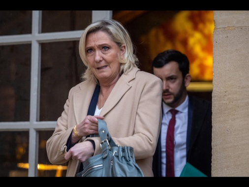 Le Pen conferma la sfiducia a Barnier insieme alla gauche