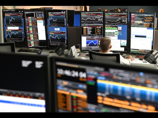 Borsa: Milano apre poco mossa (+0,09%)