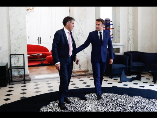 I socialisti aprono a Macron, a mezzogiorno all'Eliseo