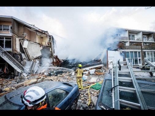 Almeno 20 morti nel crollo della palazzina all'Aja