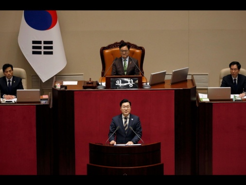 Seul, Parlamento approva l'impeachment del presidente Yoon