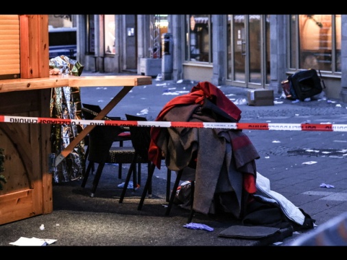 Media, sale a 4 il bilancio delle vittime a Magdeburgo
