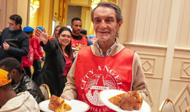 Il presidente della Regione, Attilio Fontana, al pranzo solidale servito ai clochard a Milano