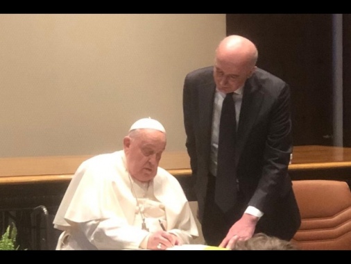 Il Papa a sorpresa nella sede della Fondazione Roma