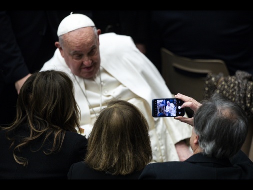 Il Papa, 'difendere libertà stampa ed espressione pensiero'