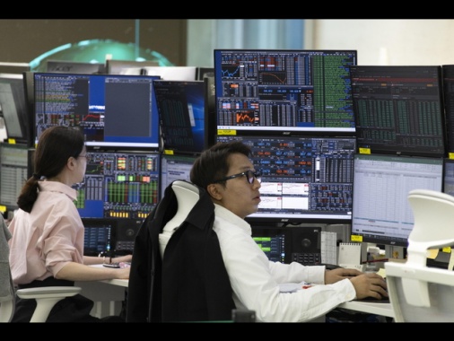 Borsa: l'Asia chiude contrastata tra dazi e nuove tecnologie