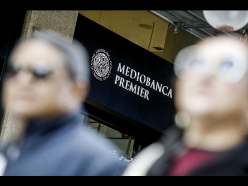 Mps in Borsa gira in rialzo (+0,6%), Mediobanca in calo (-0,6%)
