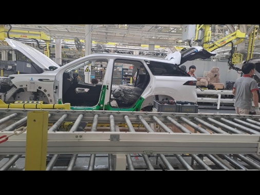 Ricorso Tesla, Bmw, cinesi contro dazi Ue su auto elettriche