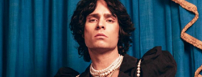 Il carismatico Spencer Sutherland talento poliedrico glam pop