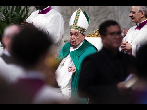 Il Papa ai religiosi, 'siate casti, no alle doppie vite'